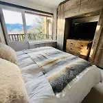 Fairway Apartment *